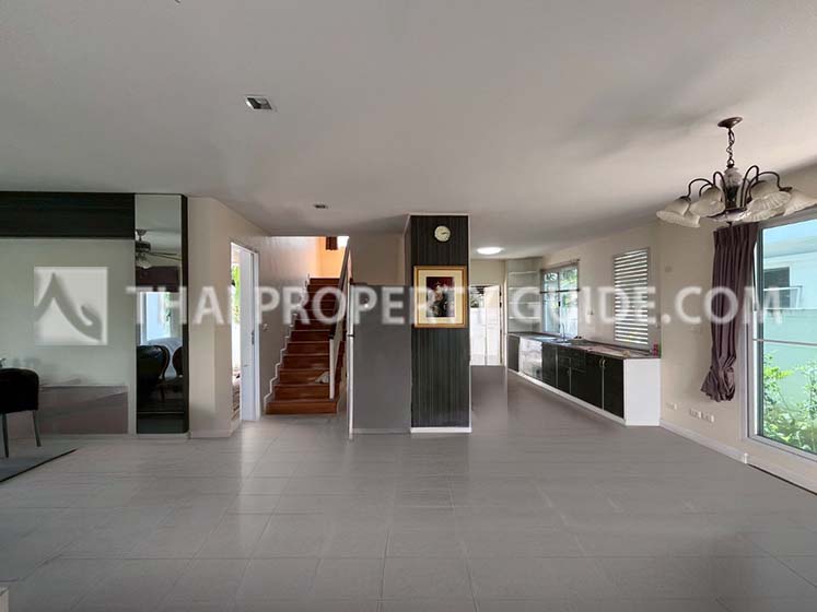 House with Shared Pool in Bangnatrad 